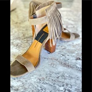 Dolce Vita Noel Suede Fringed Stacked Heel Sandals Light Tan Suede Size 9